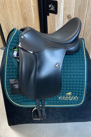 demosadel BATES DRESSUR CAIR NY SORT 17,5"