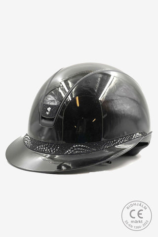 Ridhjelm 2.0 Glossy Miss Shield Frontal Band Intarsia Mat Krystal Blazon Sort