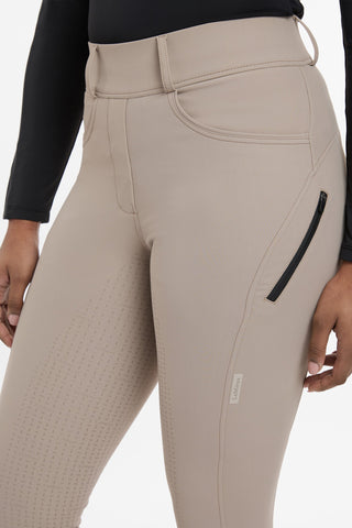 Amy Breggings Pecan