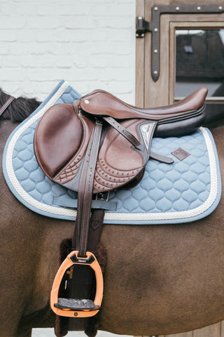 Tapis de saut avec cordon tressé